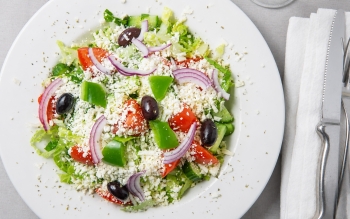 lettuce with with feta cheese, cucumber, tomato, Kalamata olives, red onion, green pepper & dressing